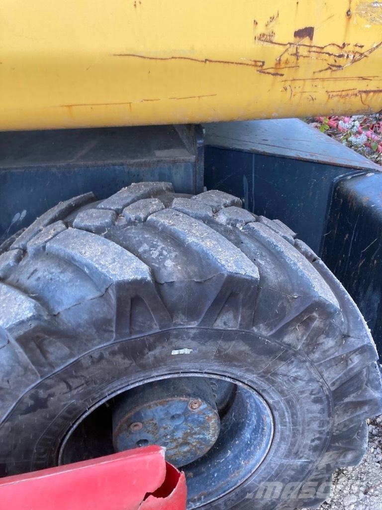 Komatsu PW 140-7 Ratasekskavaatorid