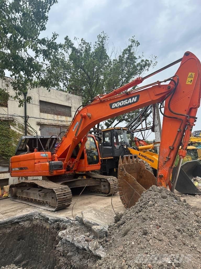 Doosan DX300 Roomikekskavaatorid