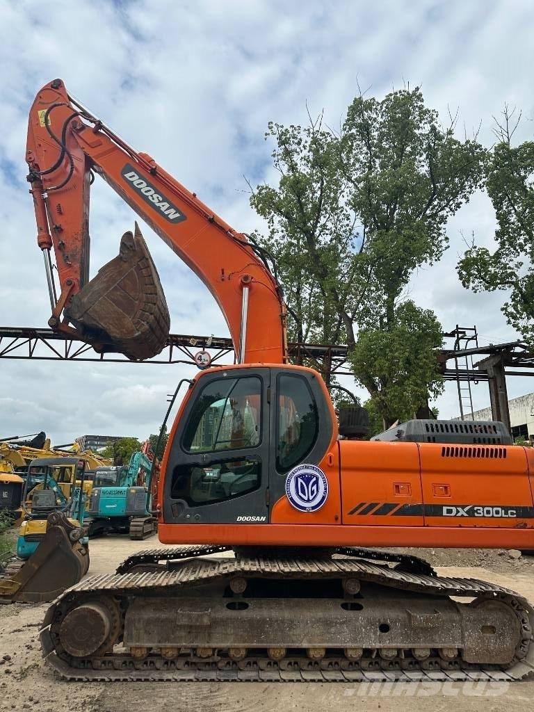 Doosan DX300 Roomikekskavaatorid
