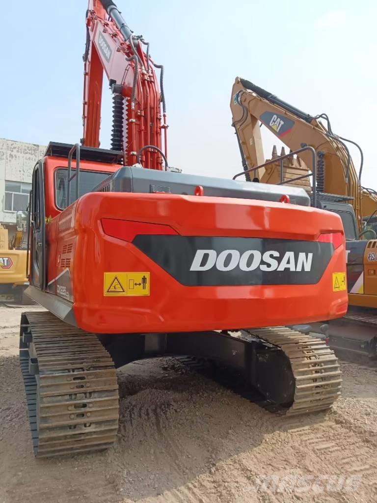 Doosan DX 225 Roomikekskavaatorid