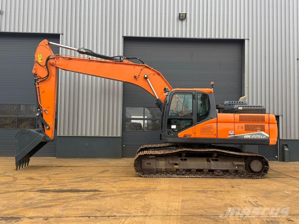 Doosan DX225LC-7 Roomikekskavaatorid