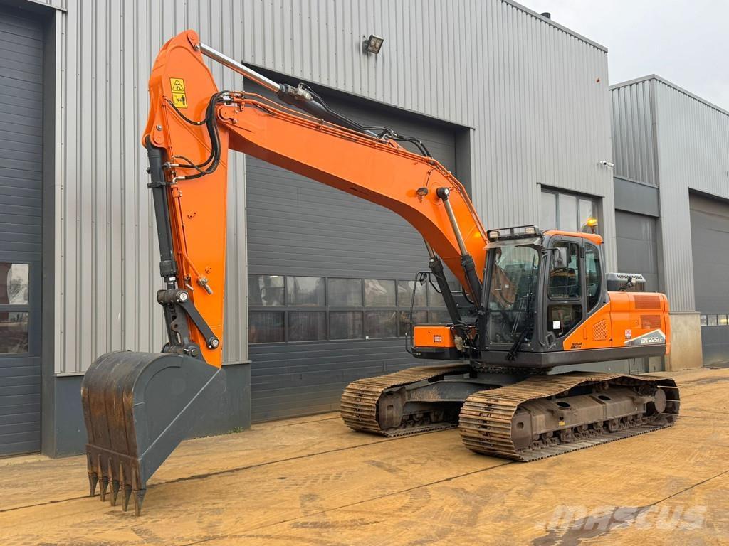 Doosan DX225LC-7 Roomikekskavaatorid