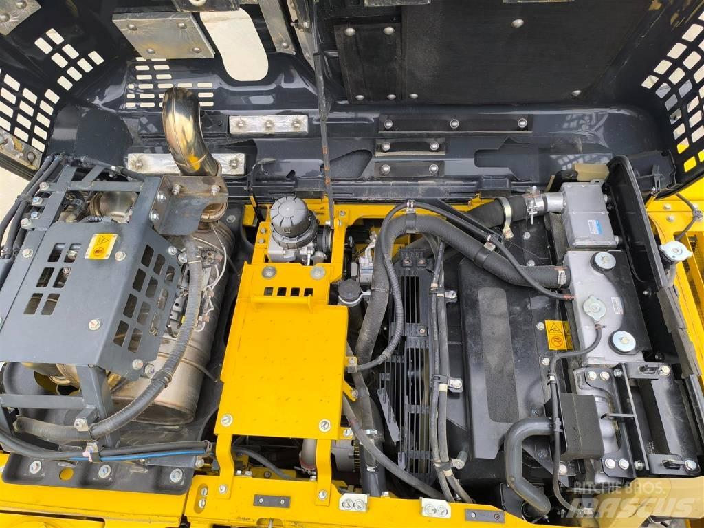 Komatsu HB 215 LC-3 Roomikekskavaatorid