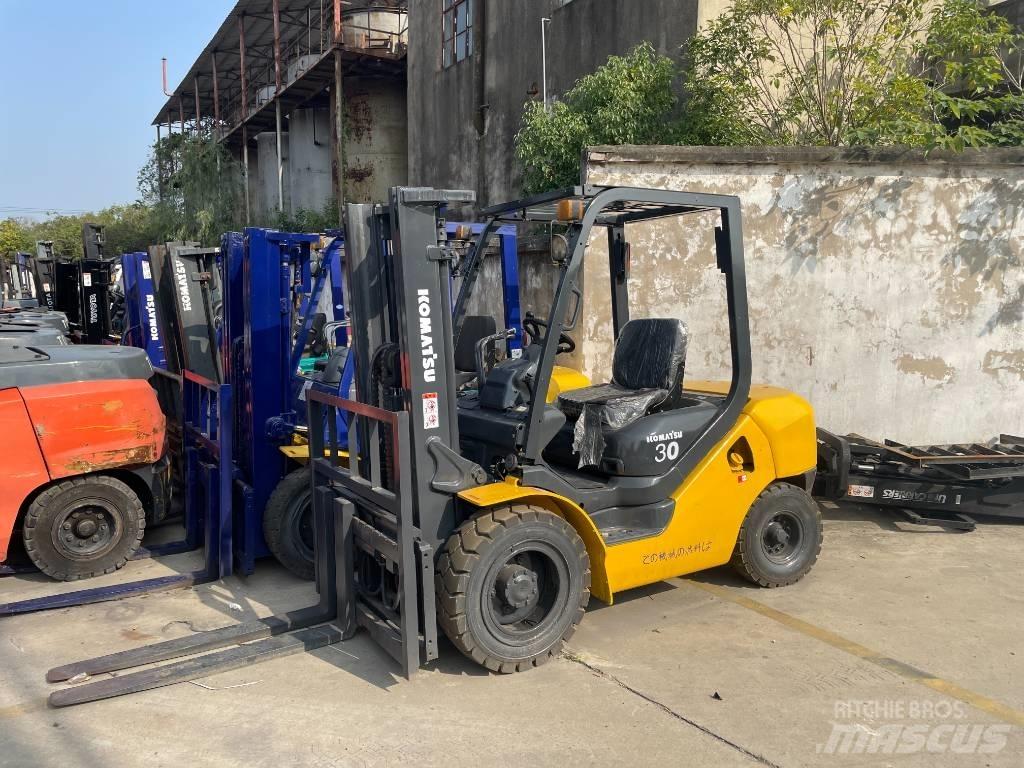 Komatsu 3 T Teleskooplaadurid
