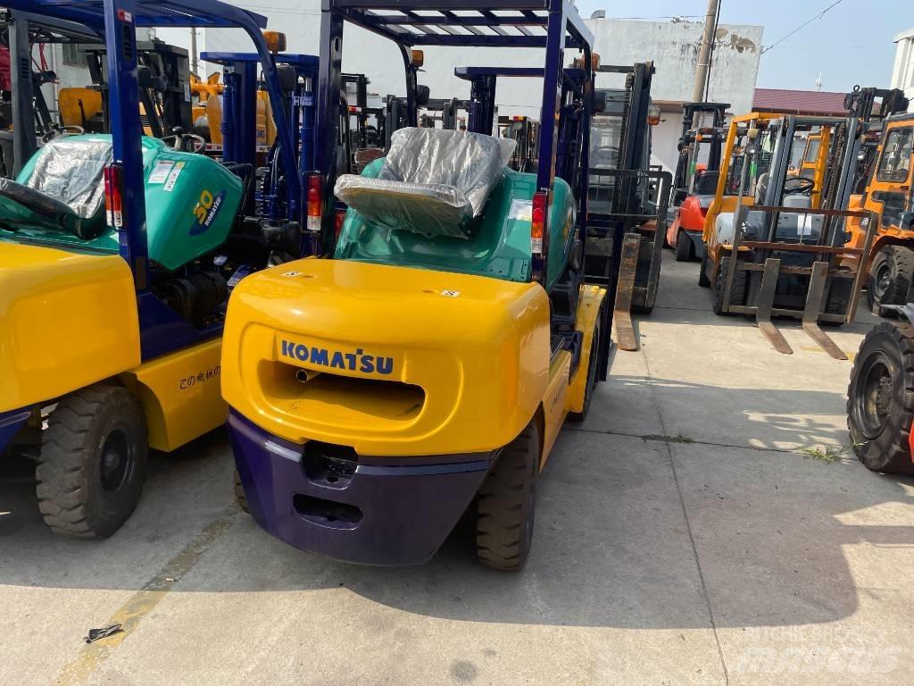 Komatsu 3 T Teleskooplaadurid
