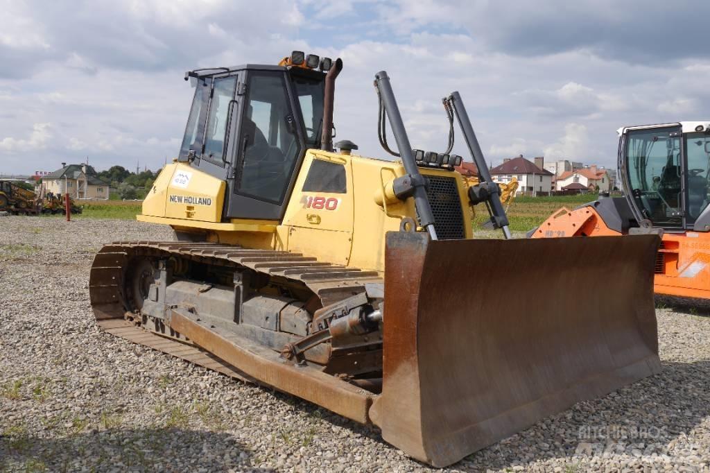 New Holland D 180 Buldooserid