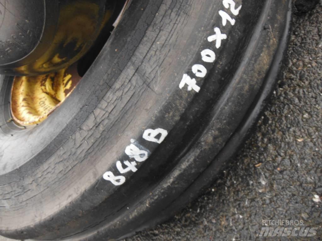Dunlop 7.00X12 Rehvid, rattad ja veljed