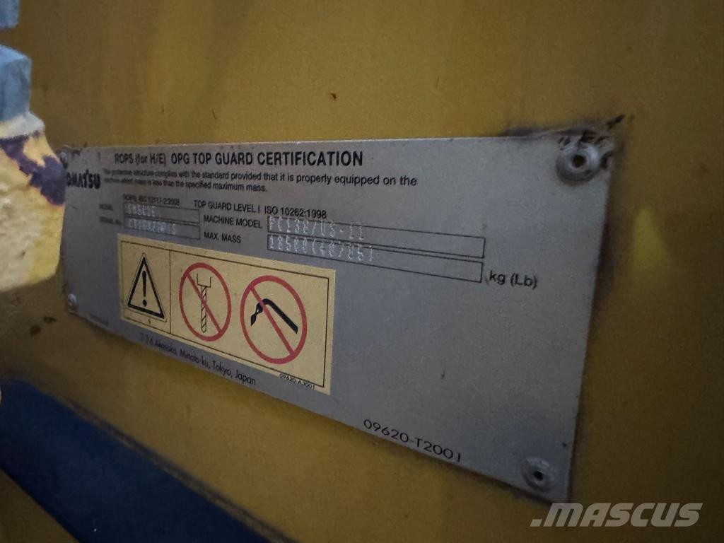 Komatsu PC138-11 Roomikekskavaatorid