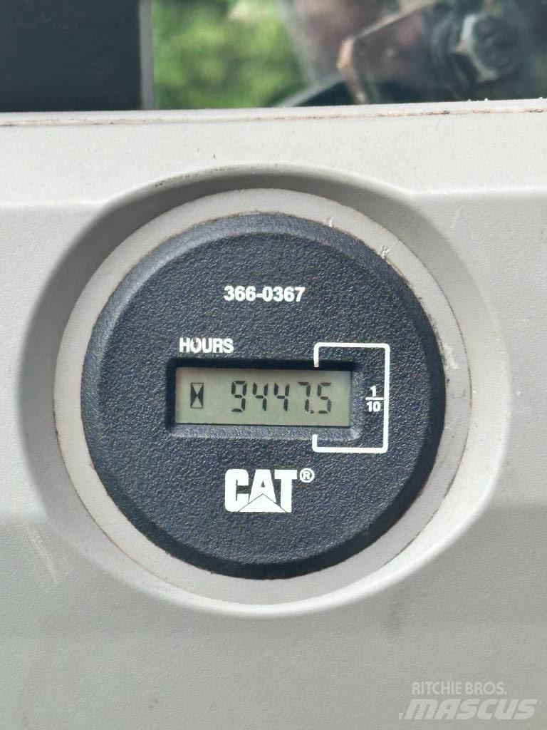 CAT 320 EL Roomikekskavaatorid