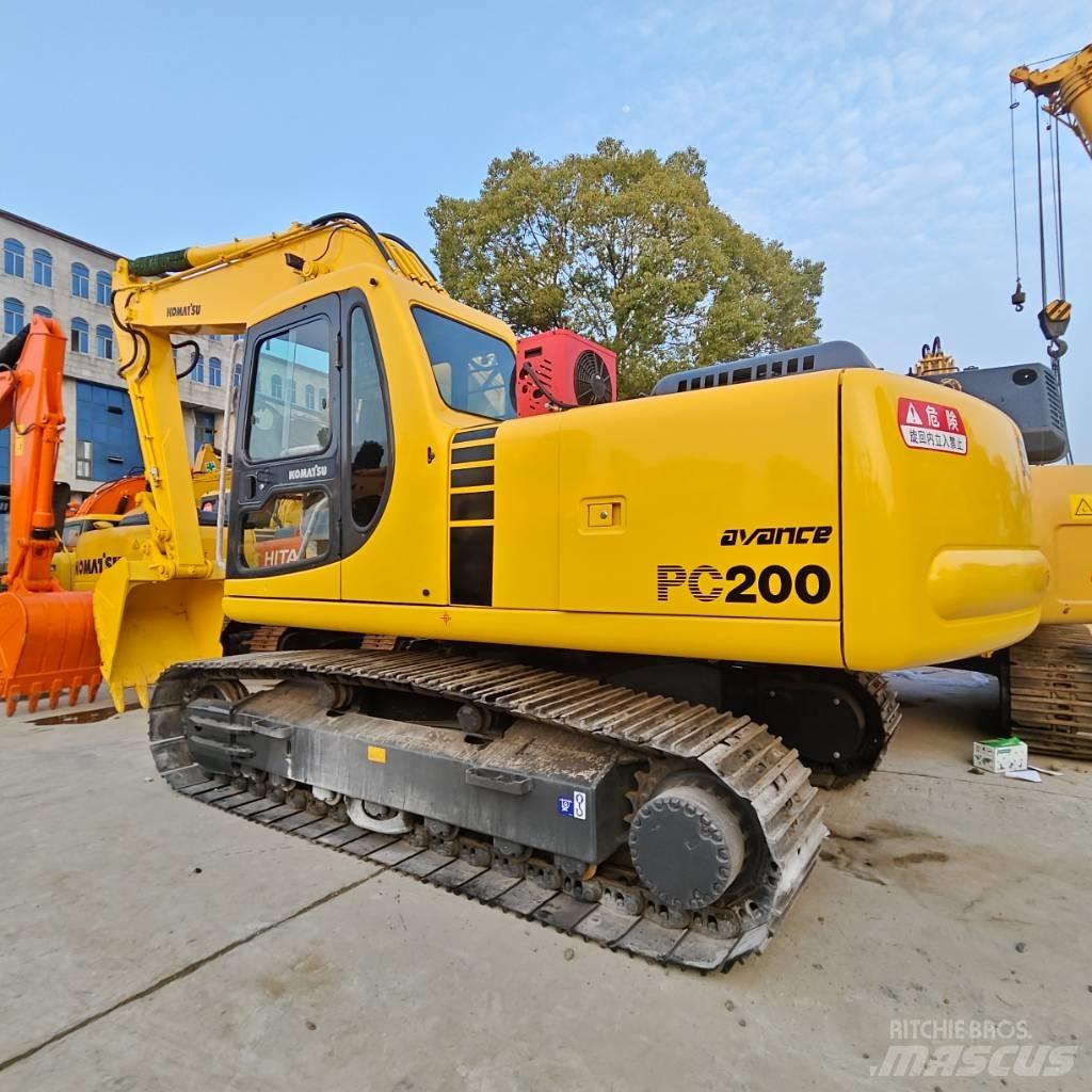 Komatsu PC 200-6 Roomikekskavaatorid