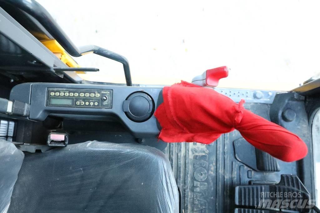 Komatsu PC 210 LC-8 Roomikekskavaatorid