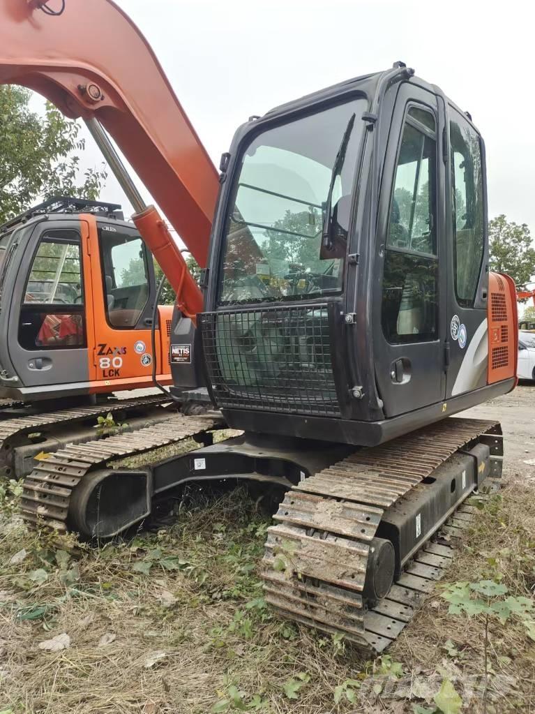 Hitachi ZX 70 Väikeekskavaatorid 7t-12t
