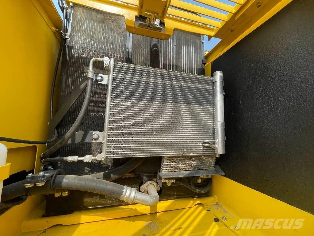 Komatsu PC 220 Roomikekskavaatorid