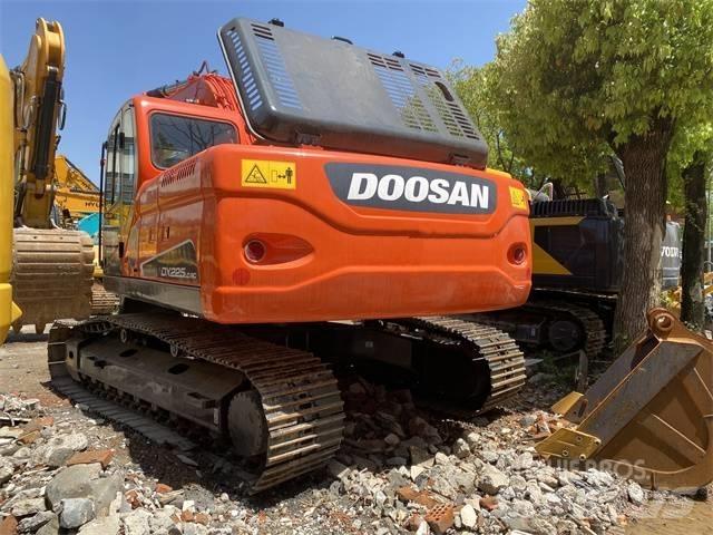 Doosan DX 225 LC Roomikekskavaatorid