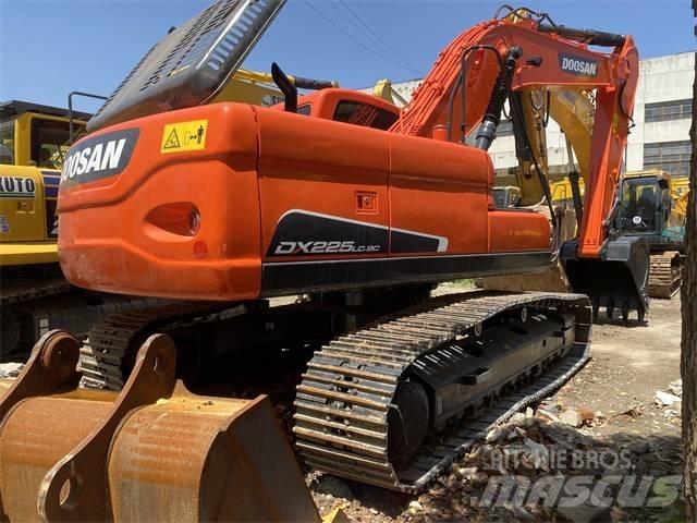 Doosan DX 225 LC Roomikekskavaatorid