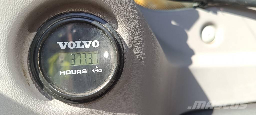 Volvo ECR235EL Roomikekskavaatorid