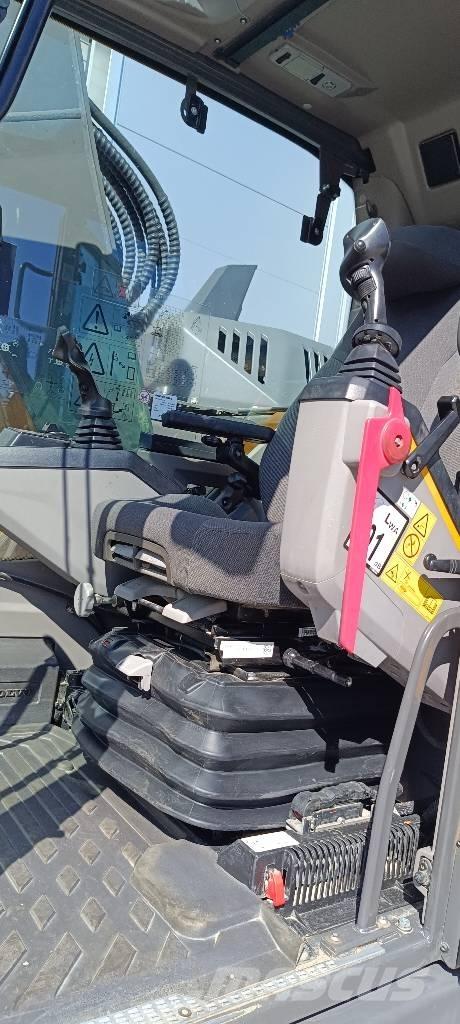 Volvo ECR235EL Roomikekskavaatorid