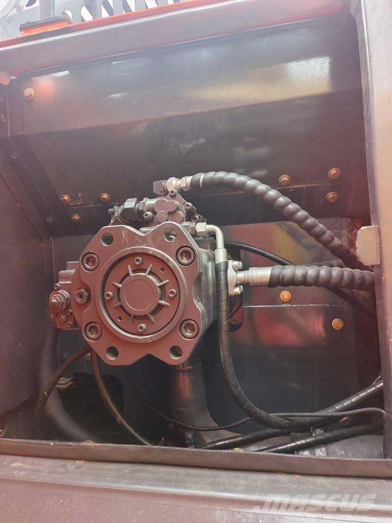 Doosan DX 300 LC Roomikekskavaatorid