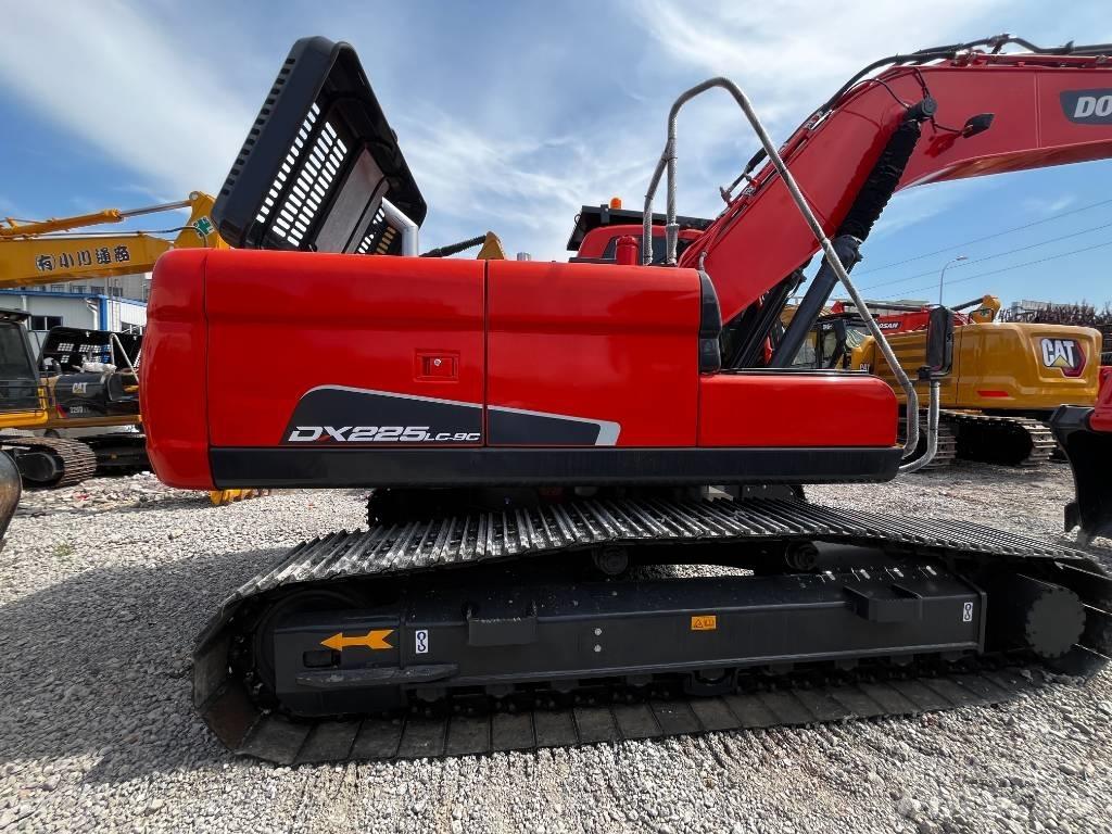 Doosan DX 225 Roomikekskavaatorid