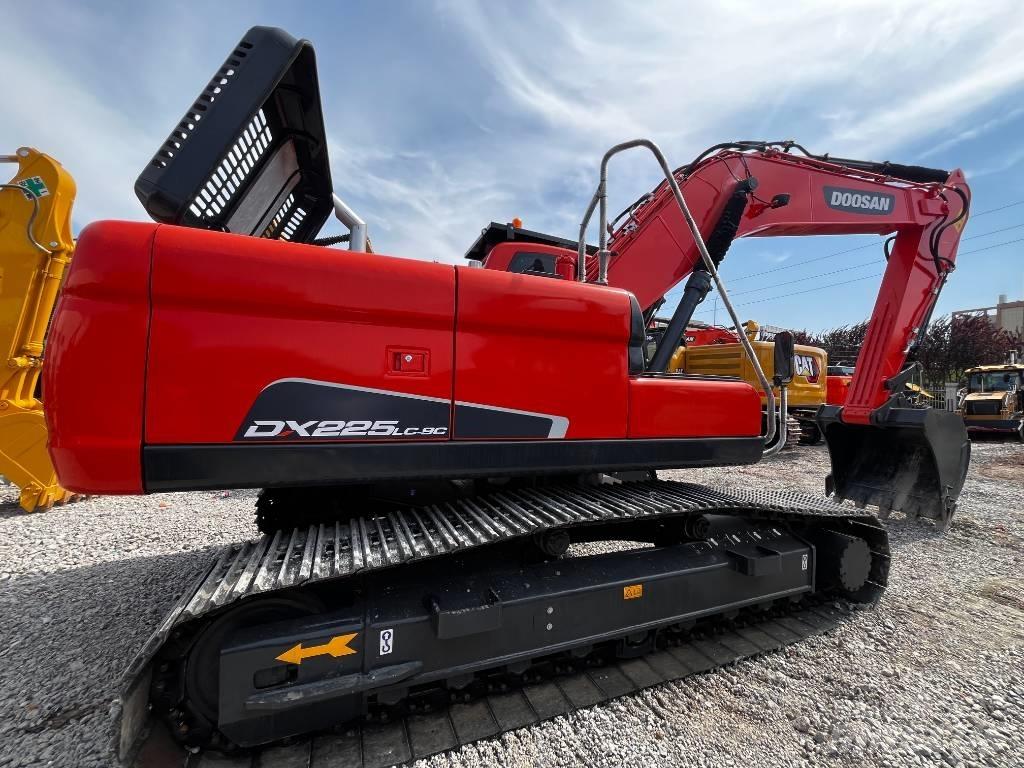 Doosan DX 225 Roomikekskavaatorid