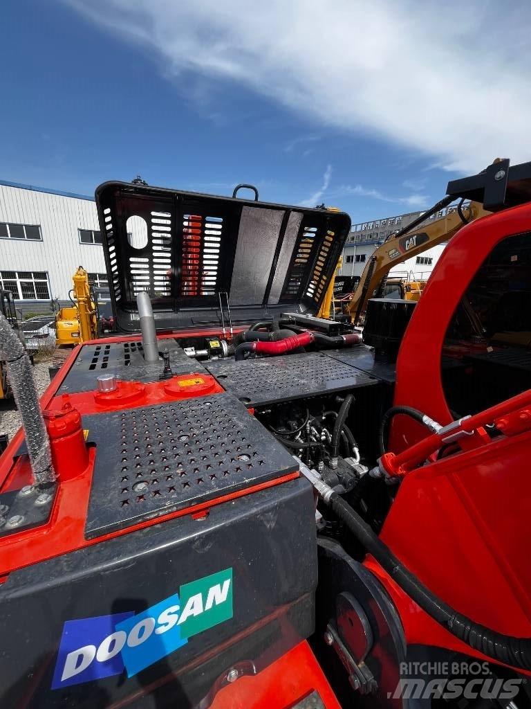 Doosan DX 225 Roomikekskavaatorid