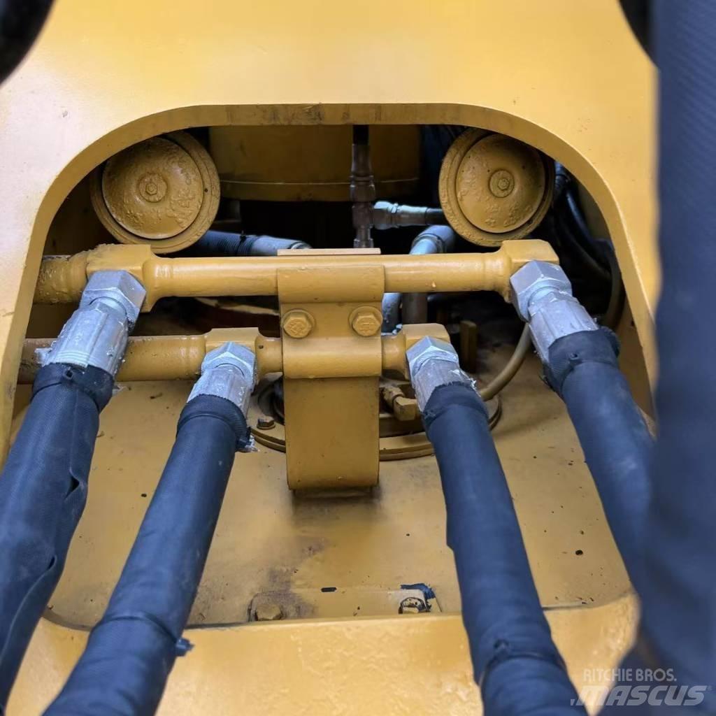 CAT 320D2 Väikeekskavaatorid 7t-12t