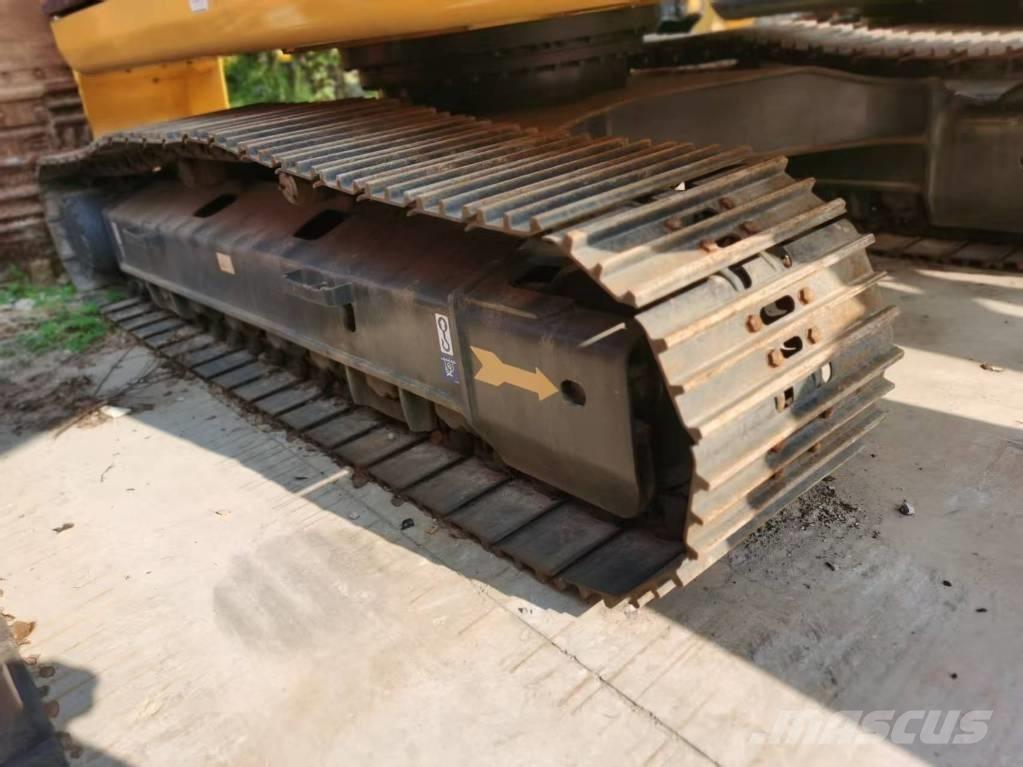 Komatsu PC 220-7 Roomikekskavaatorid