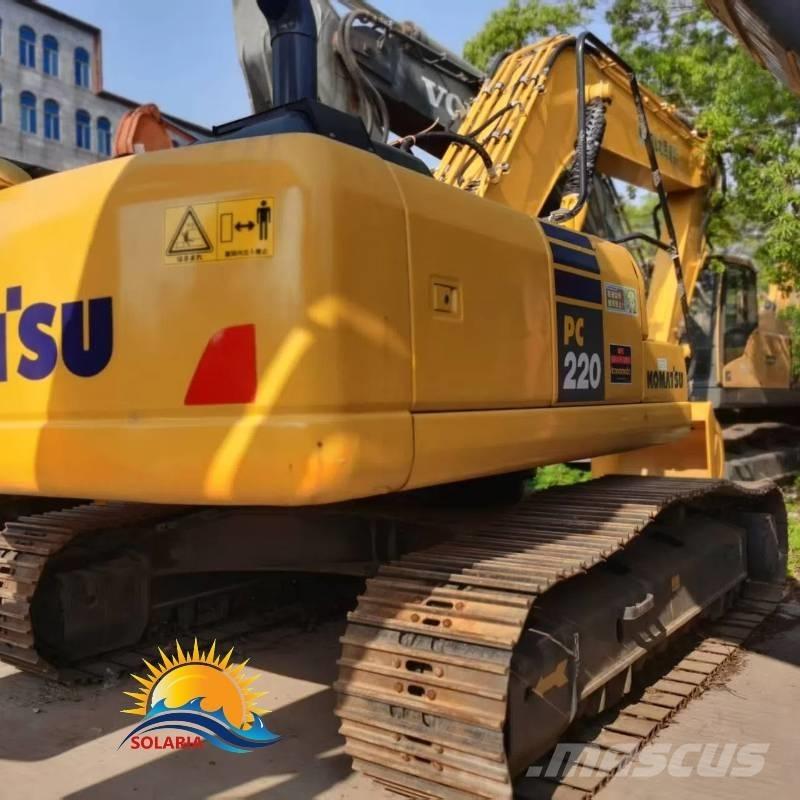Komatsu PC 220-7 Roomikekskavaatorid