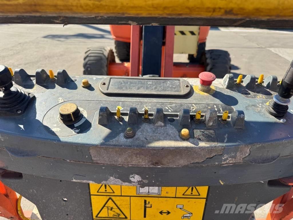 JLG 450 AJ Iseliikuvad poomtõstukid