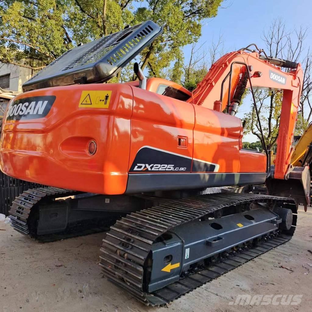 Doosan DX 225 LC Roomikekskavaatorid