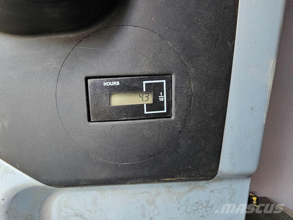 Hyundai R215L Roomikekskavaatorid