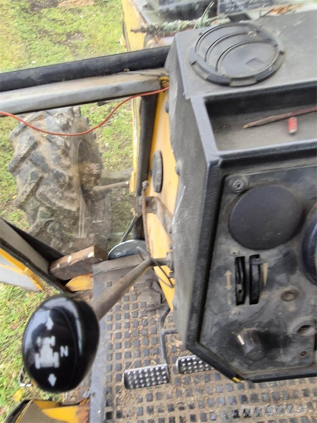 Valtra 715M Traktorid
