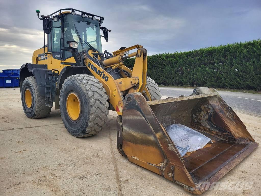 Komatsu WA200-8 Rataslaadurid