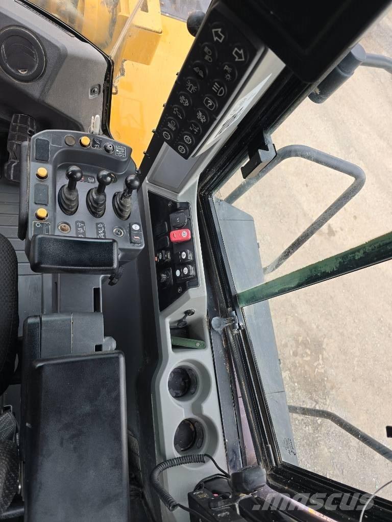 CAT 962 M Rataslaadurid