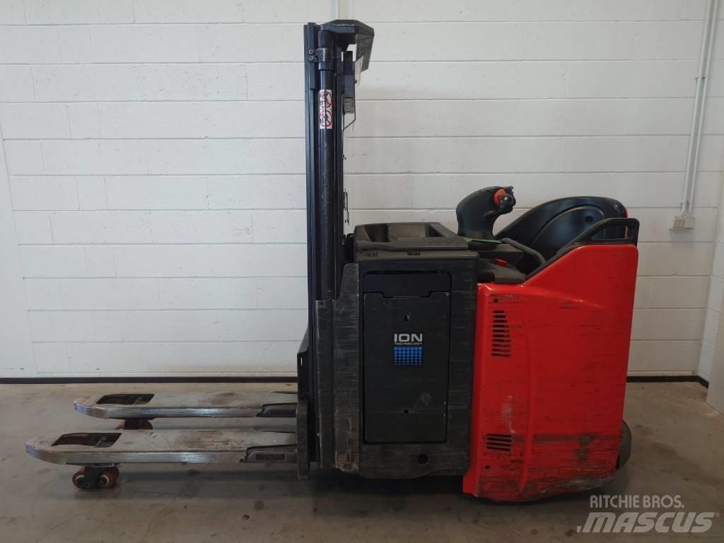 Linde D 12 Platvormiga virnastajad