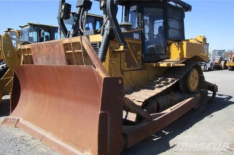 CAT D6R2 Buldooserid