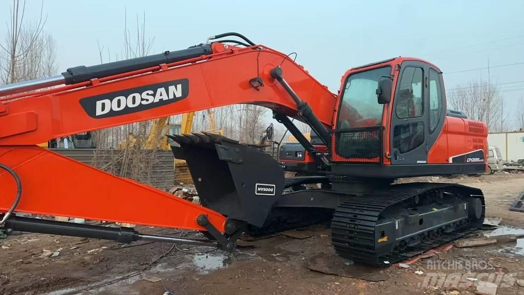 Doosan DX 225 LC Roomikekskavaatorid
