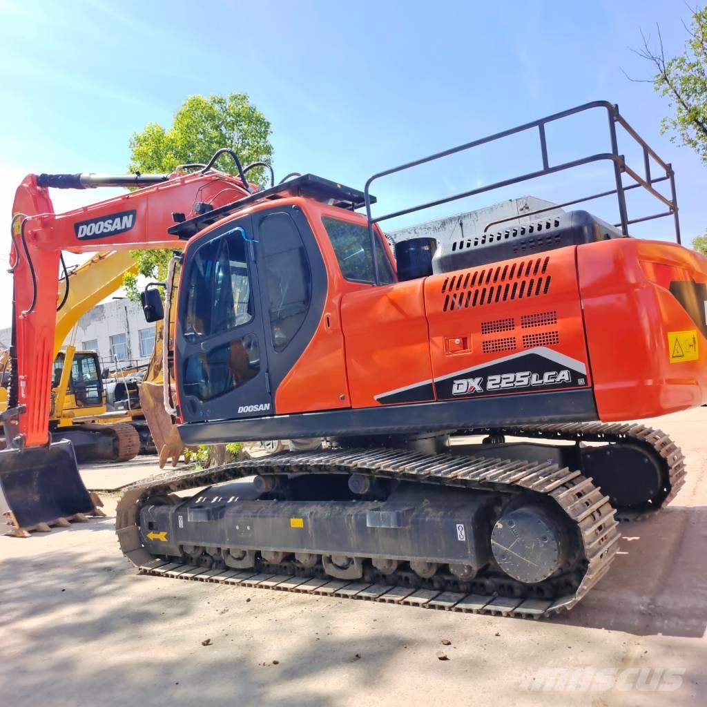Doosan DX 225 LC Roomikekskavaatorid
