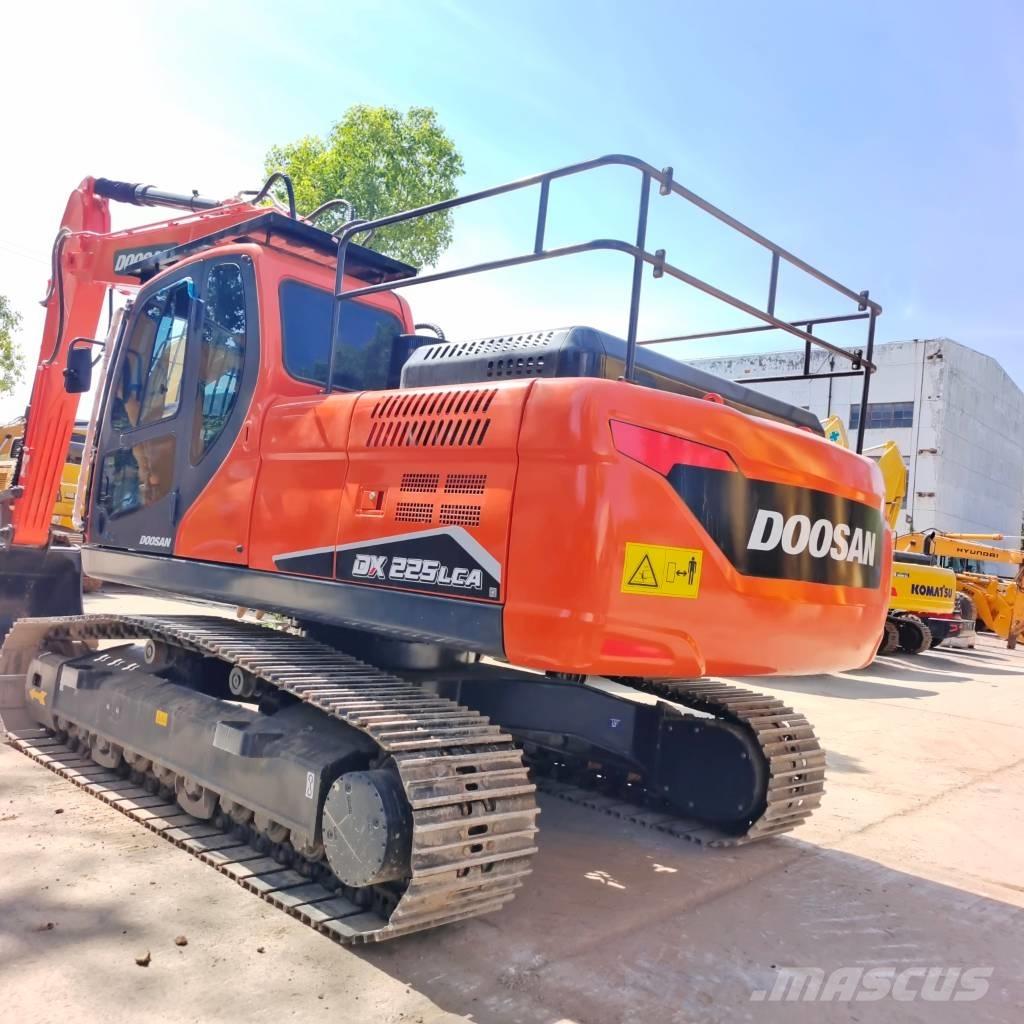 Doosan DX 225 LC Roomikekskavaatorid