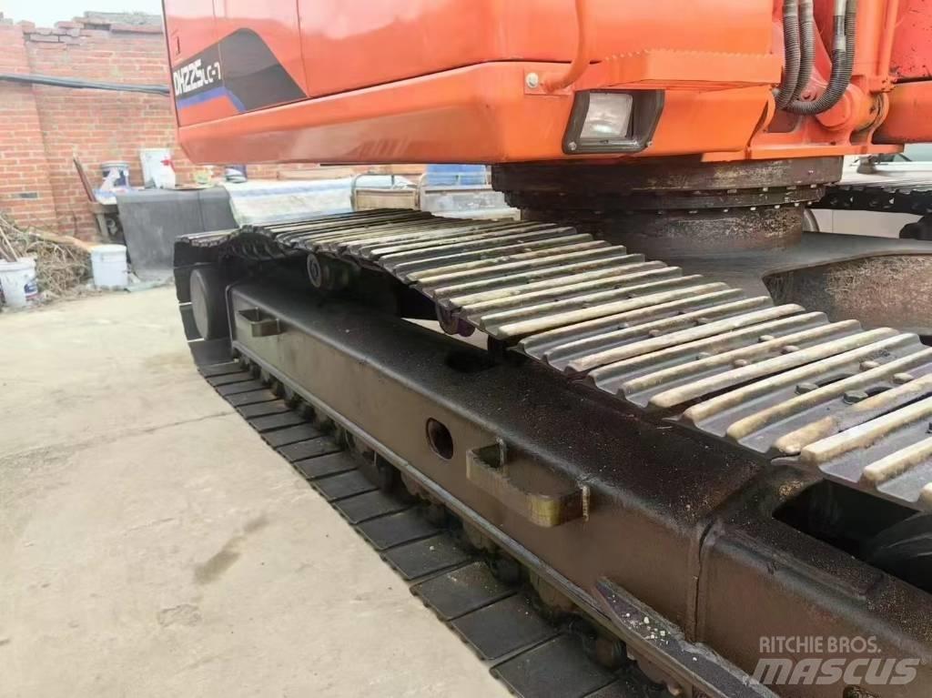 Doosan 225-7 Roomikekskavaatorid