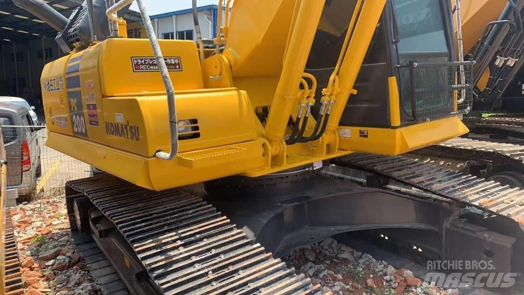 Komatsu PC 200 Roomikekskavaatorid