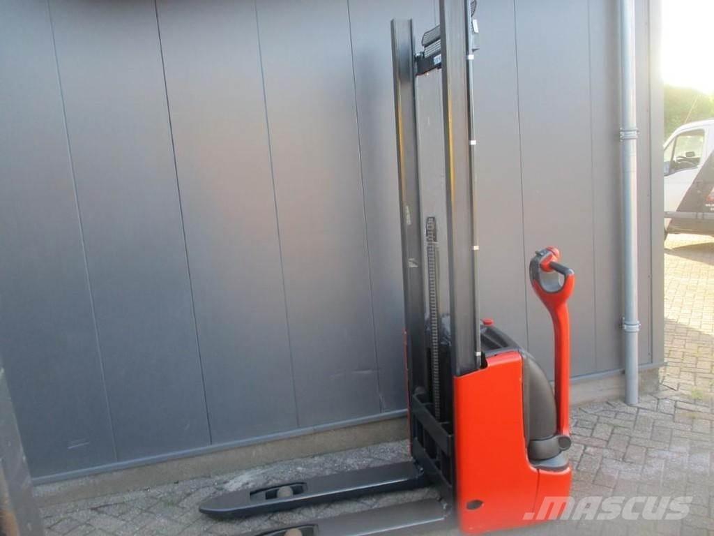 Linde L 10 Järelkäidavad virnastajad