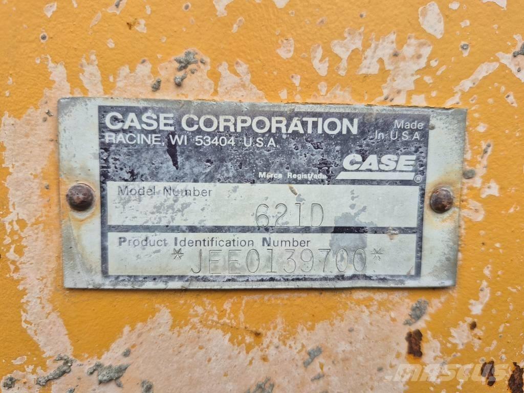 CASE 621 D Rataslaadurid