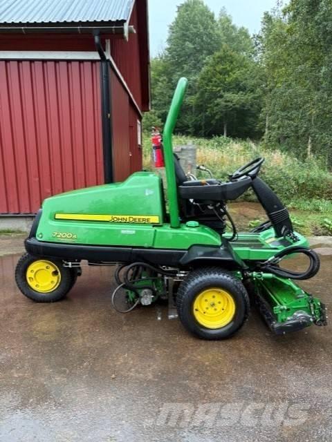 John Deere 7200 A Fairway niidukid