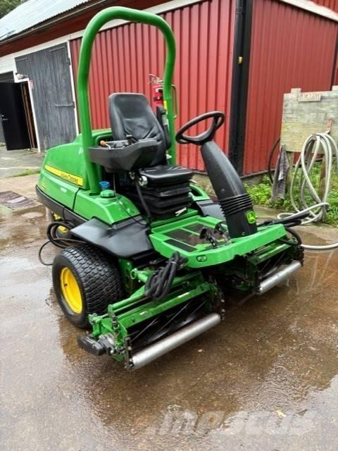 John Deere 7200 A Fairway niidukid