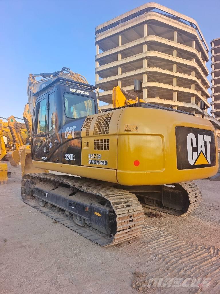 CAT 320D Roomikekskavaatorid
