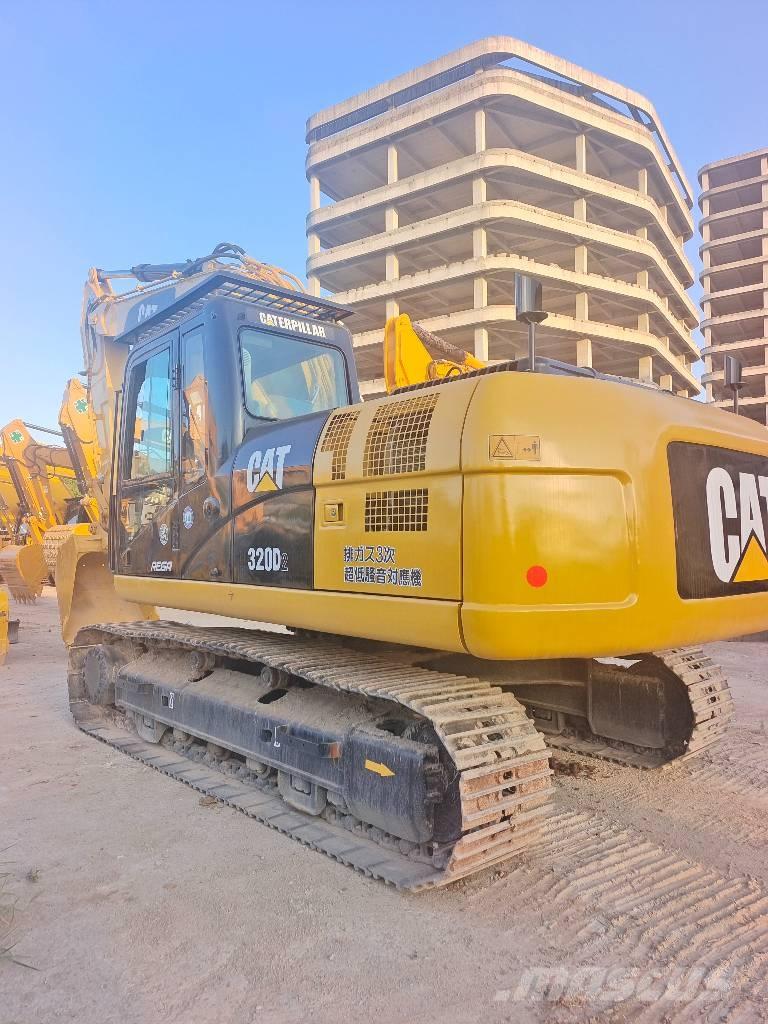 CAT 320D Roomikekskavaatorid