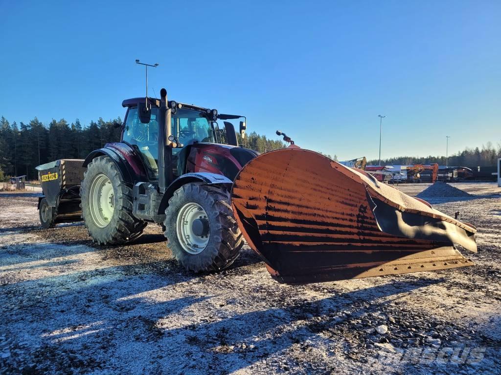 Valtra T 174 E Traktorid
