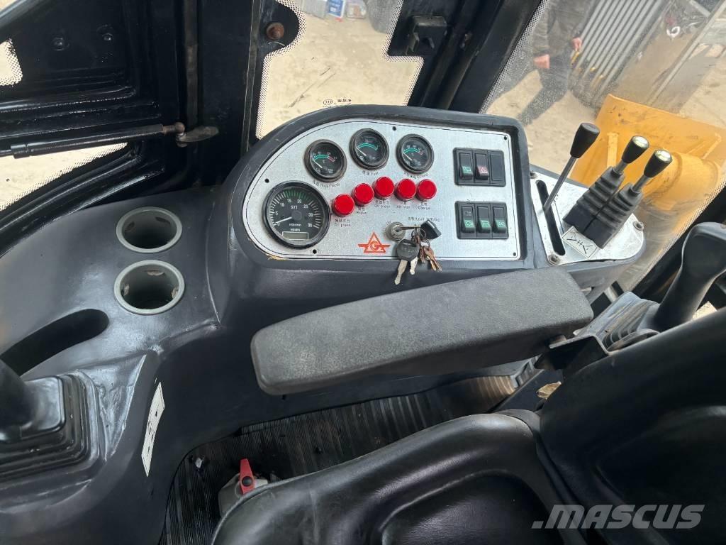 CAT 420 F Ekskavaatorlaadurid