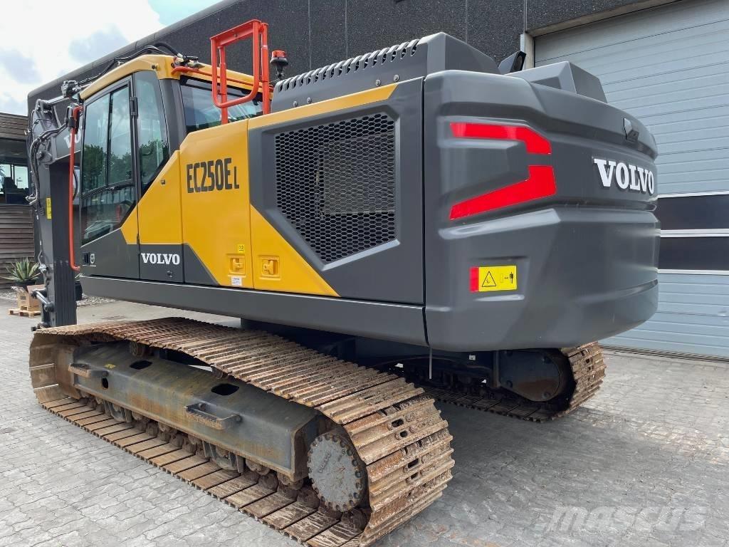 Volvo EC250E Roomikekskavaatorid